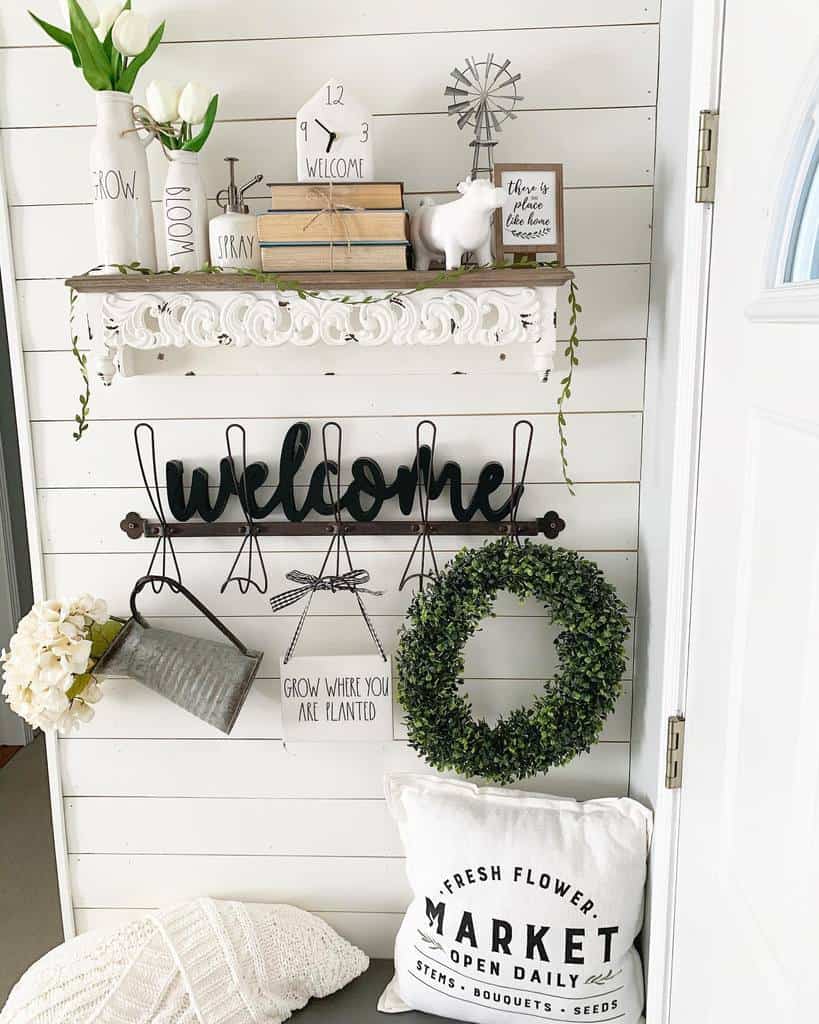 Farmhouse Small Entryway Ideas -michigangirl7