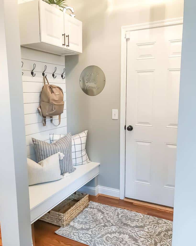 Modern Small Entryway Ideas -thelivedinlook