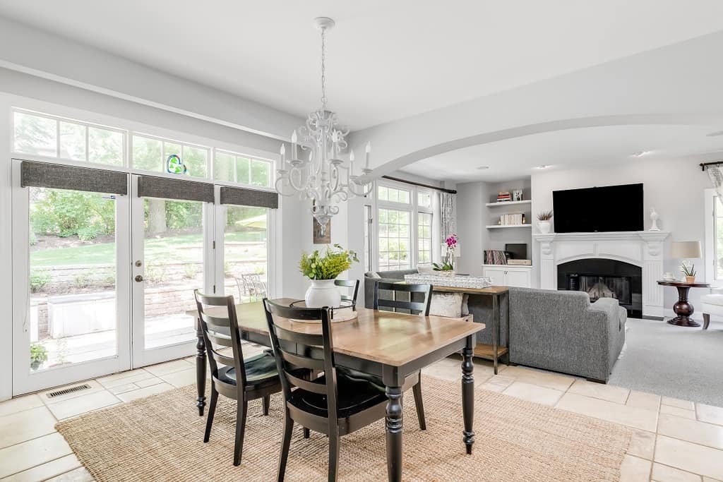 dining room with a chandelier hanging above the table