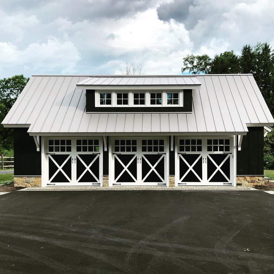 Barn-Garage-Door-Ideas-scandicbuilt