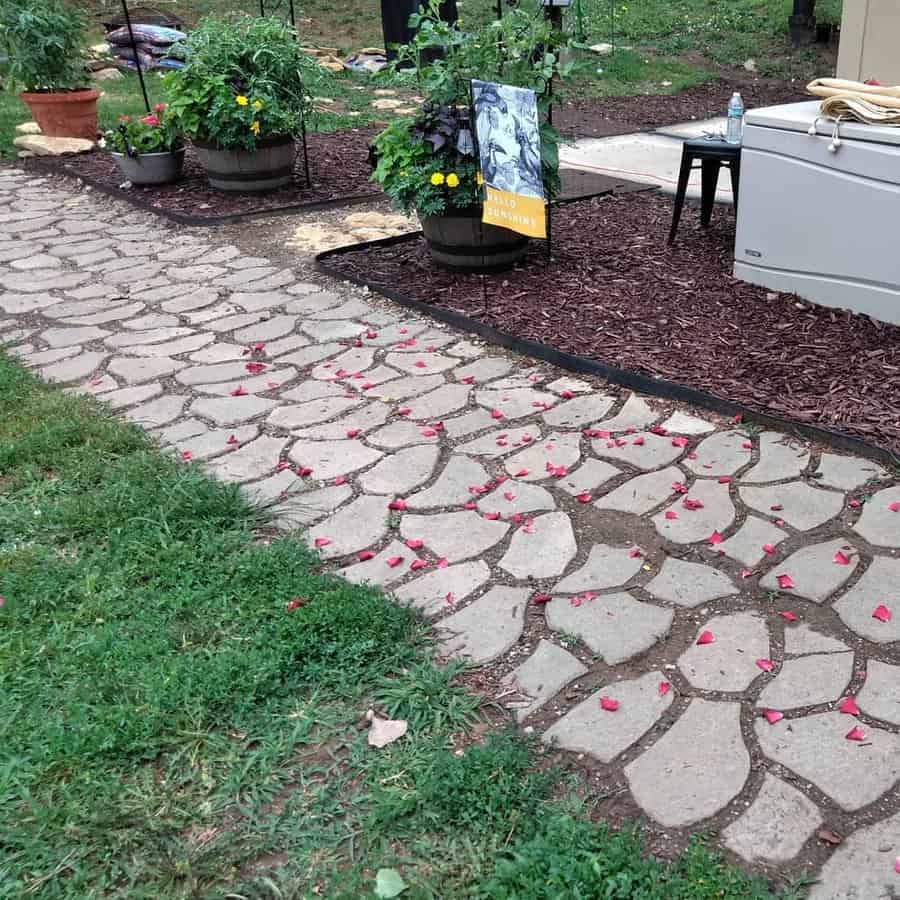 Concrete-Backyard-Paver-Ideas-free_grazer