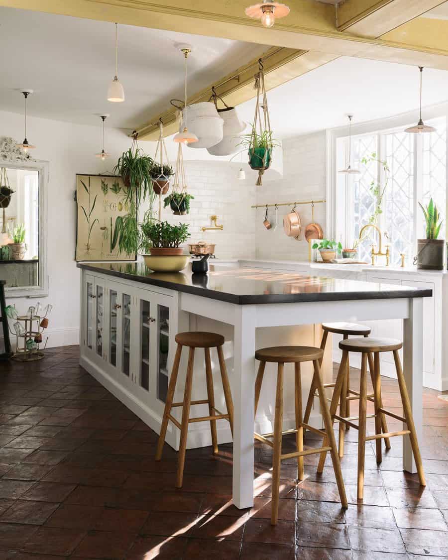 End-Kitchen-Island-Ideas-with-Seating-devolkitchens