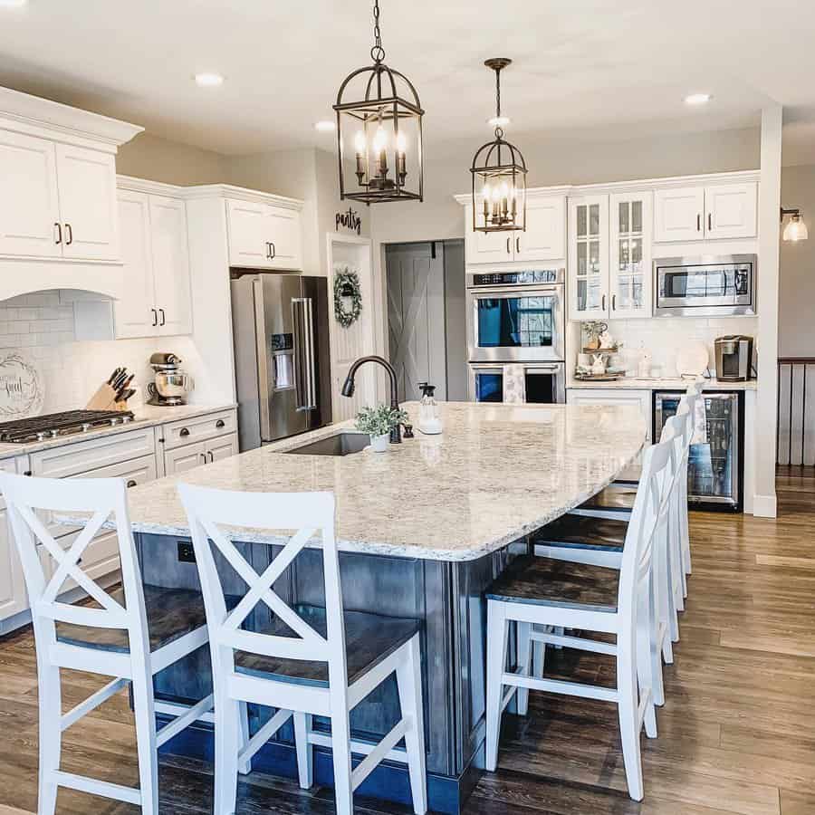 Farmhouse-Kitchen-Island-Ideas-with-Seating-myillinoishome