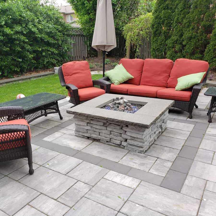 Fireplace-Backyard-Paver-Ideas-adrian_interlock_impressions