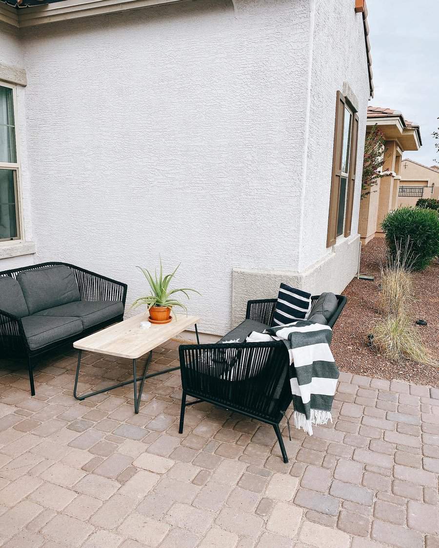 Ground-Level-Front-Patio-Ideas-brittneylynnegrete