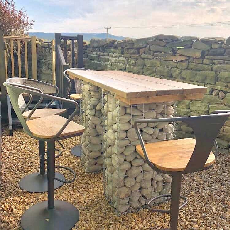 Outdoor-Breakfast-Bar-Ideas-marsh_mill_interiors