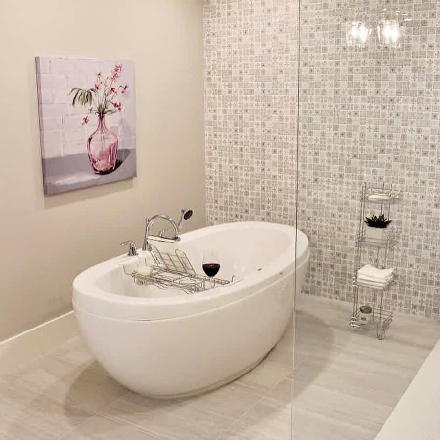 Pattern-Bathtub-Tile-Ideas-tsreno