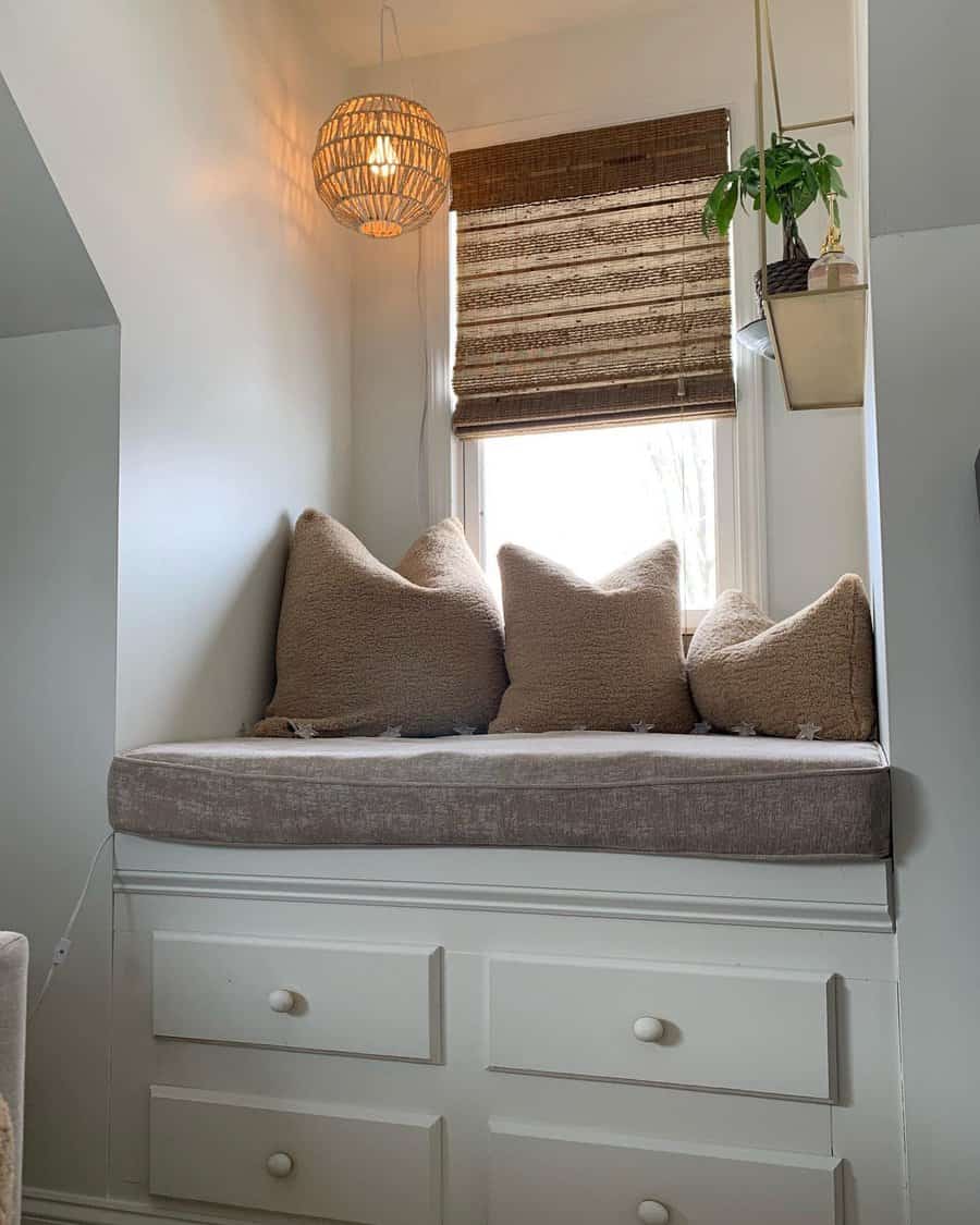 Small-Window-Seat-Ideas-stephanie_tuliglowski