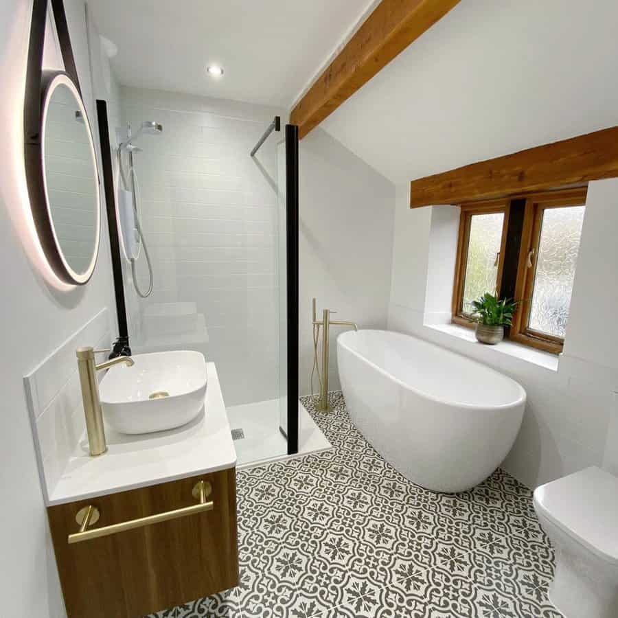 White-Master-Bathroom-Ideas-frankie.x.co_