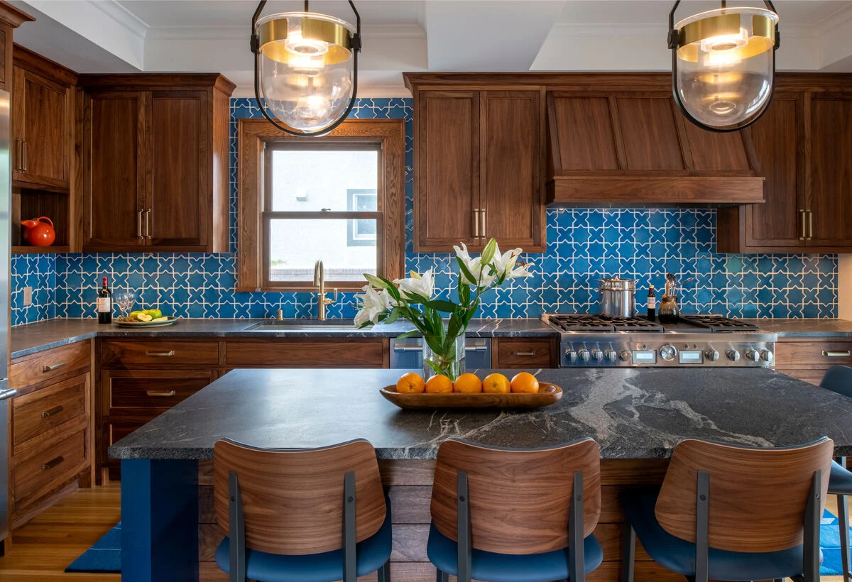 Blue-Backsplash-Kitchen-Star-and-Cross-Traditional-Kitchen-Backsplash