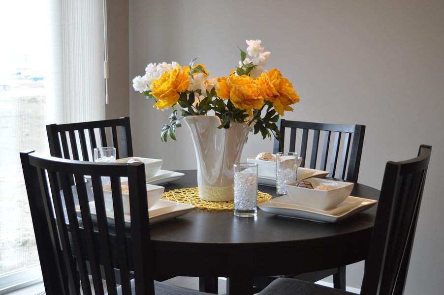 round-dining-table