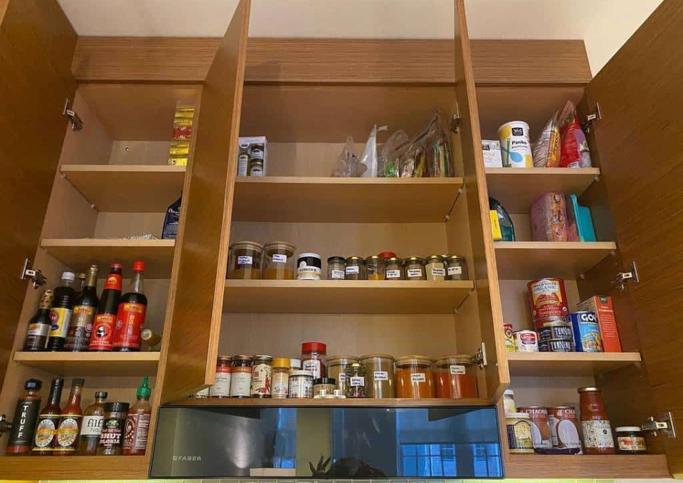 cabinet-spice-rack-ideas-andnomadicfoodie-2381005