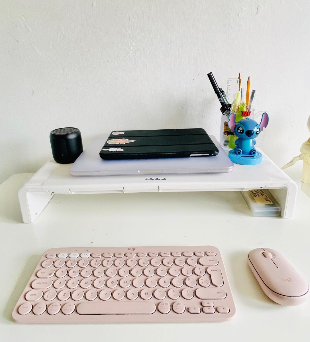 desk-aesthetic-room-ideas-allytheberry