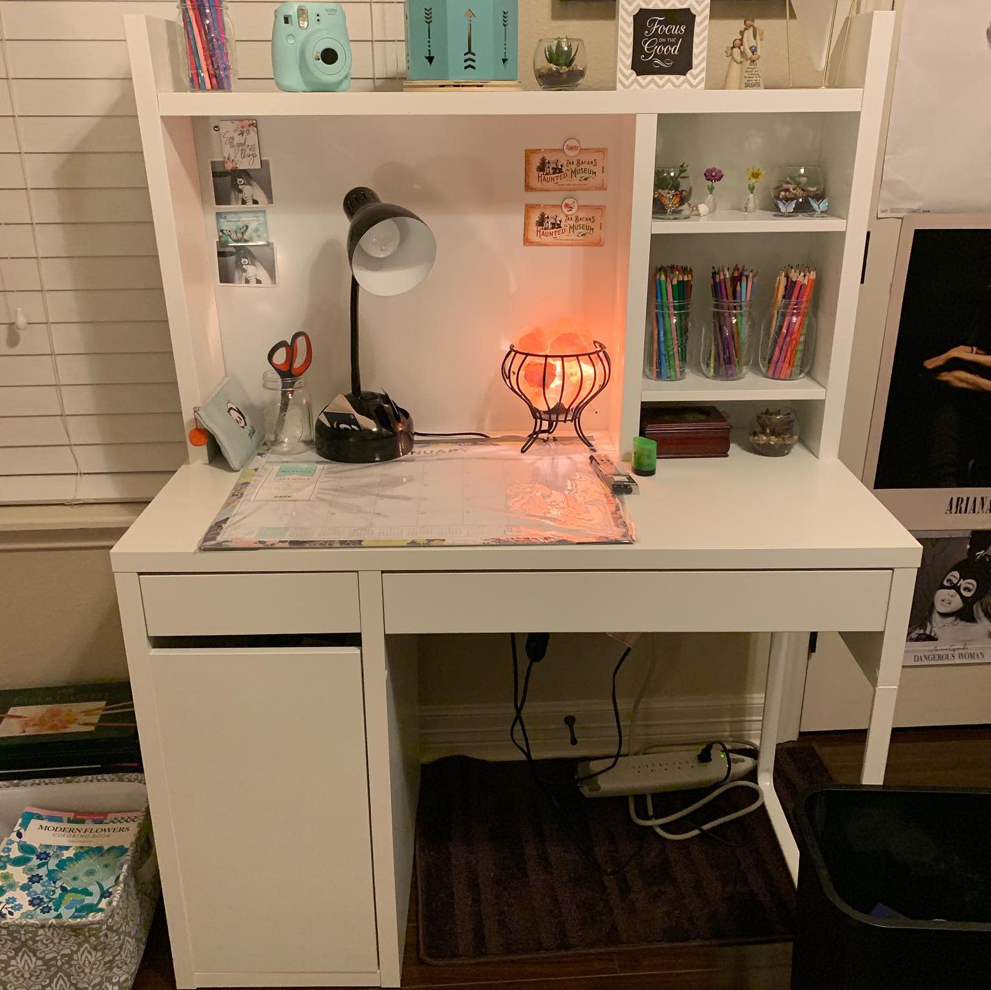 desk-aesthetic-room-ideas-rachaelcolors