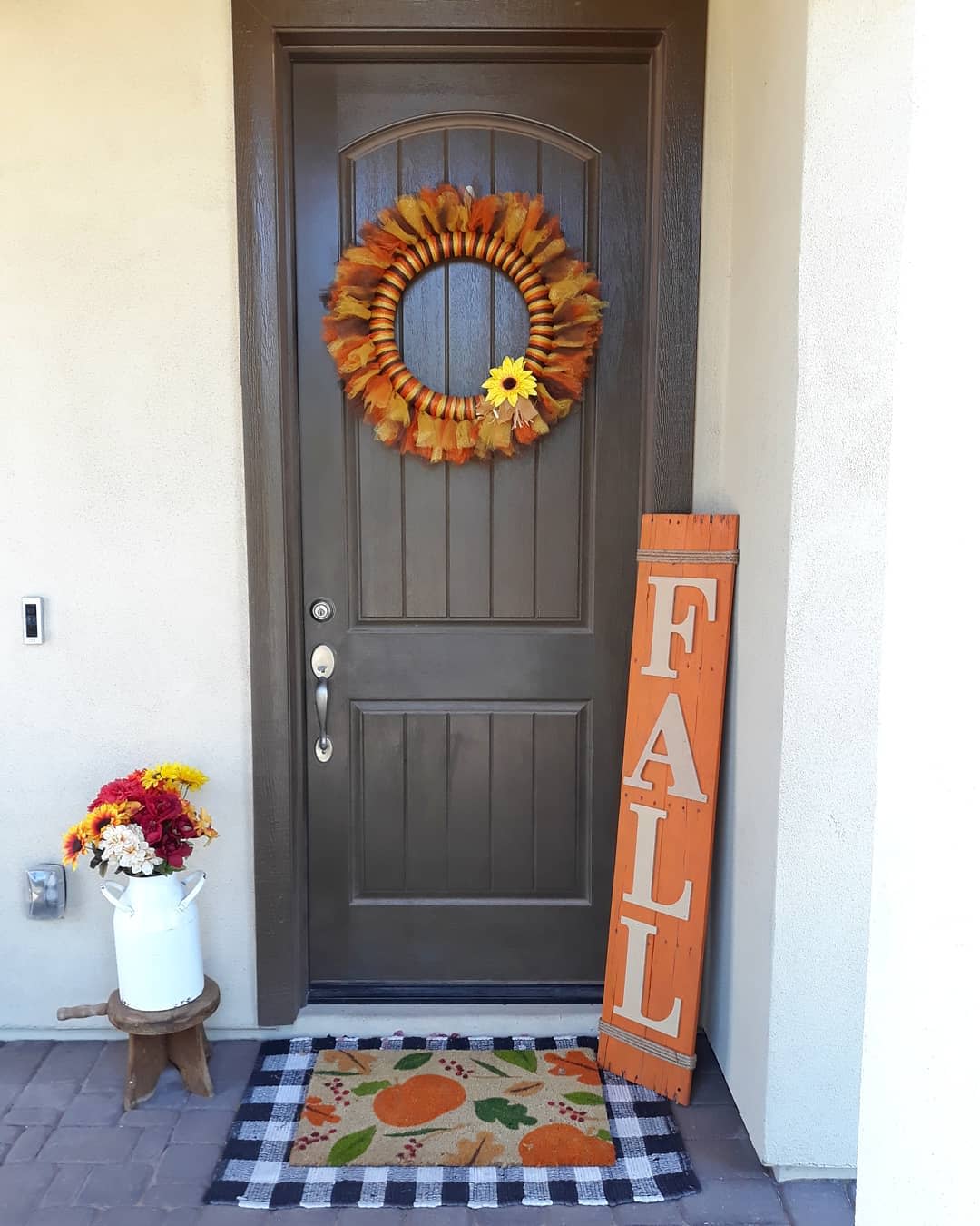 front-door-fall-decorating-ideas-heavymetalhomemaker