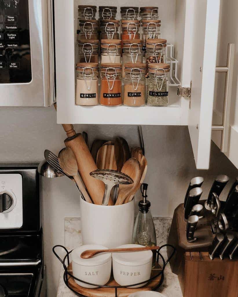 mason-jar-spice-rack-ideas-maryscozyspace-7303567