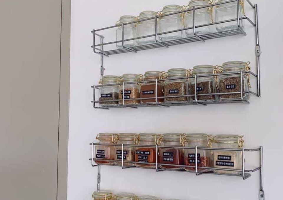 mason-jar-spice-rack-ideas-theleaontheleft-5473533