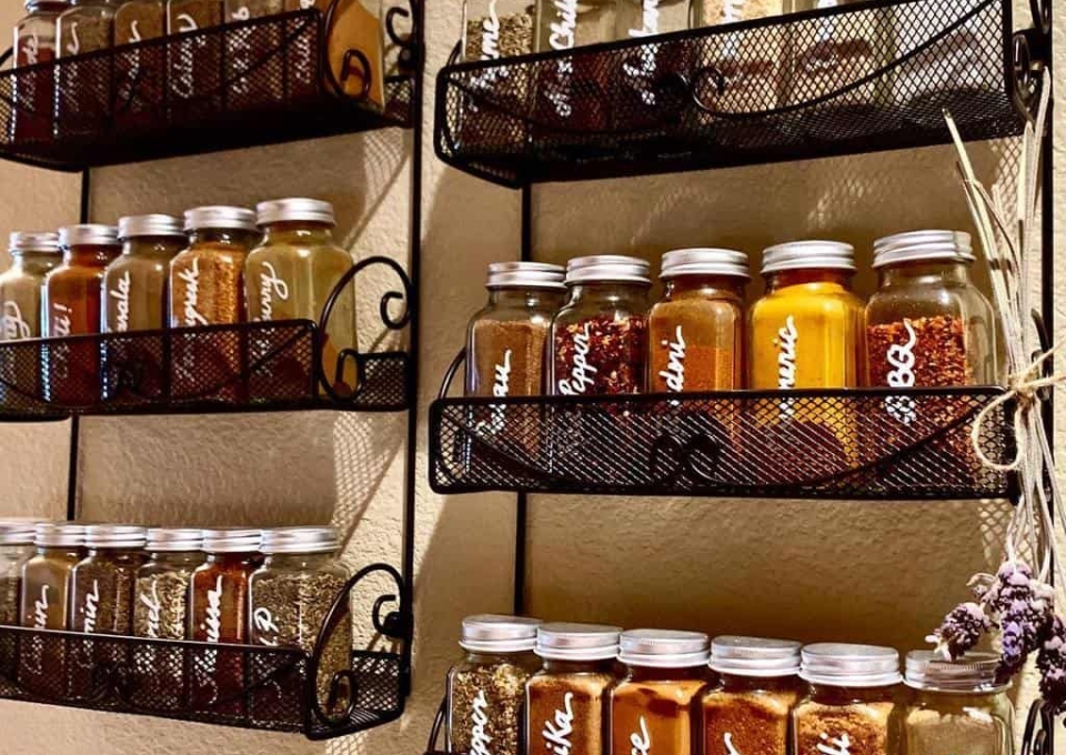 metal-spice-rack-ideas-a_day_in_a_moms_world-1253030