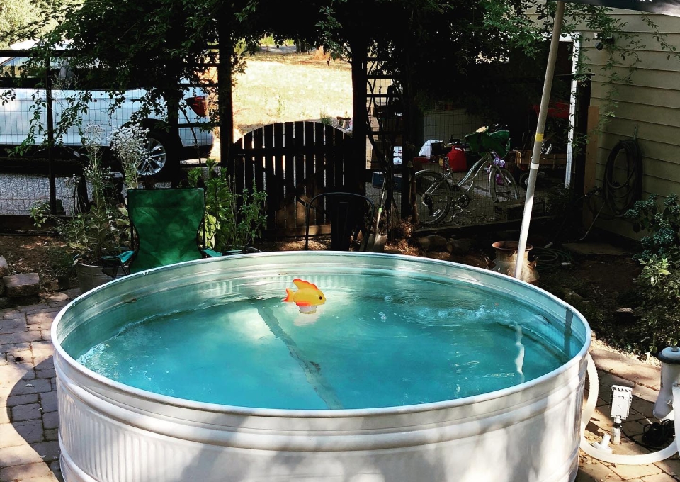 painted-stock-tank-pool-ideas-faulkfarmstead