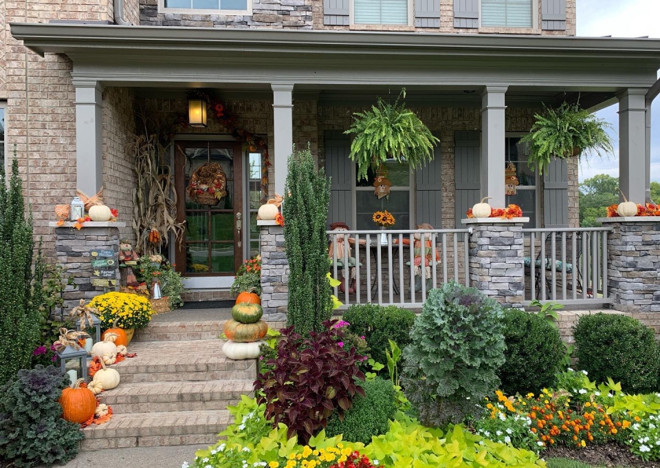 porch-fall-decorating-ideas-lizmaikagardendesign