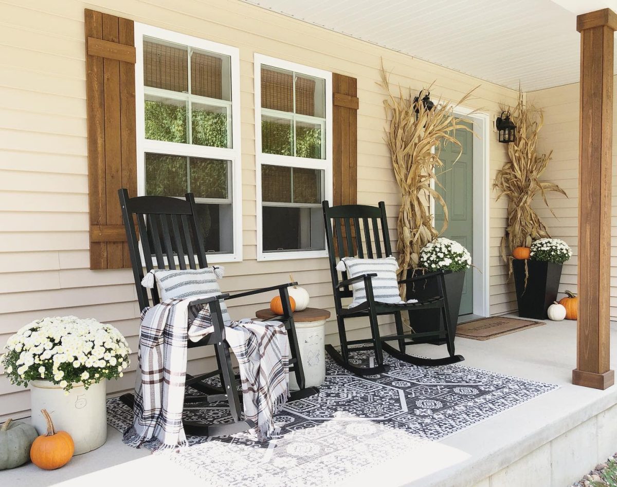 porch-fall-decorating-ideas-nest-of-neff