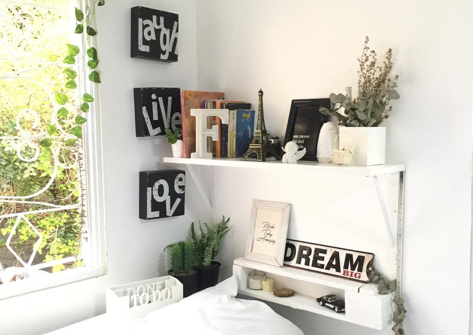 white-aesthetic-room-ideas-fredercks