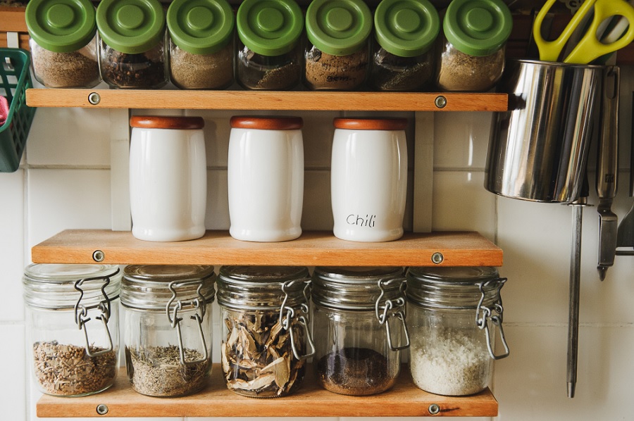 spice-rack-in-kitchen