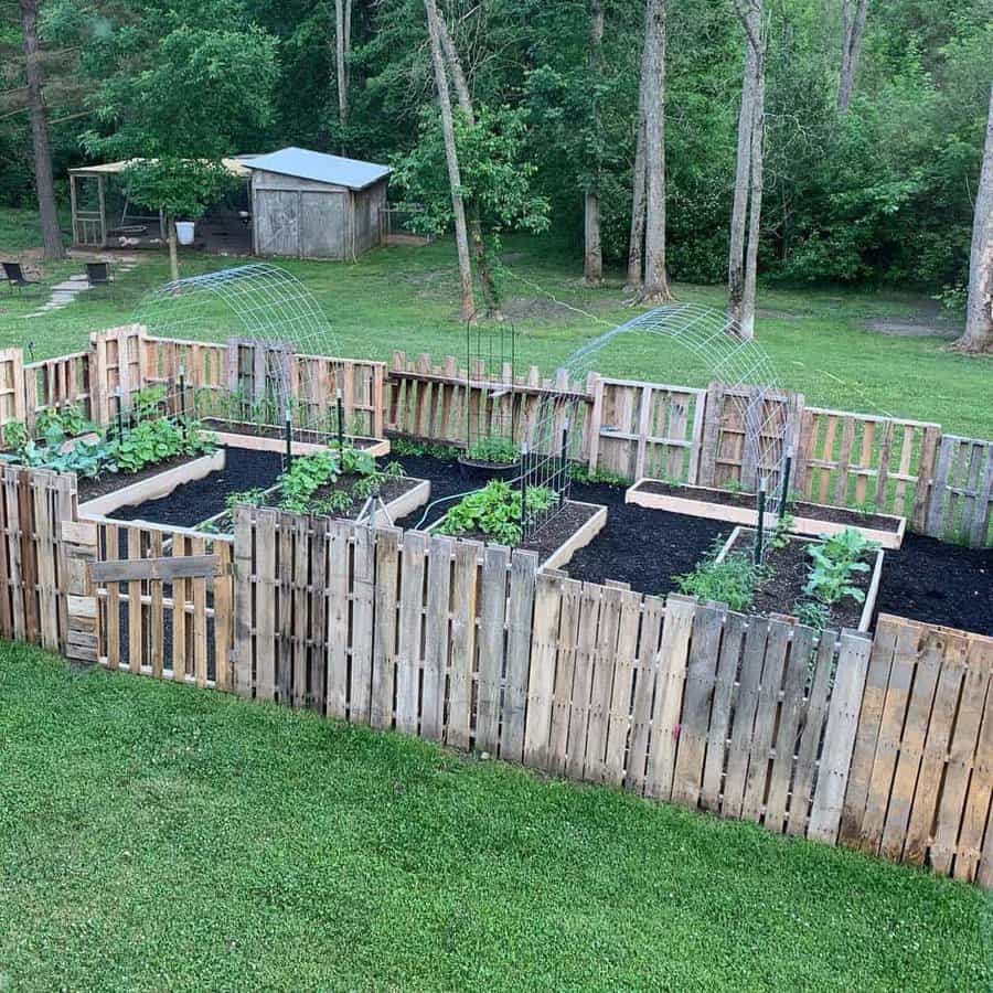 A garden made out of pallets in a backyard.