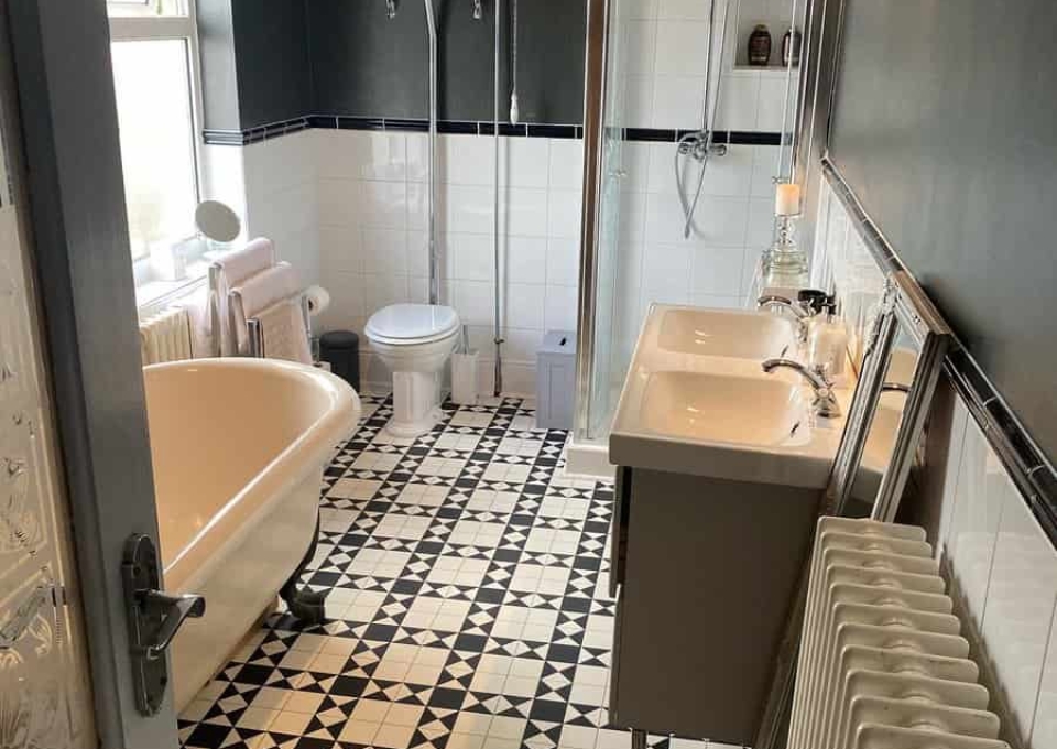 Black And White Bathroom Flooring Ideas Ellesummerhome