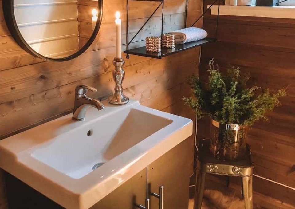 Cabin Rustic Bathroom Enys