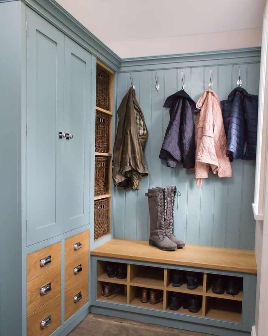 Corner Mudroom Storage Ideas Thehousefinder