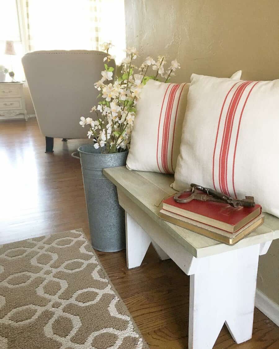 Cottage Entryway Bench Ideas Apetitecottage