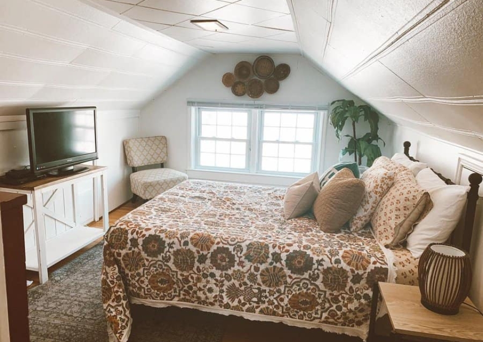 Diy Attic Bedroom Ideas Emcopsey