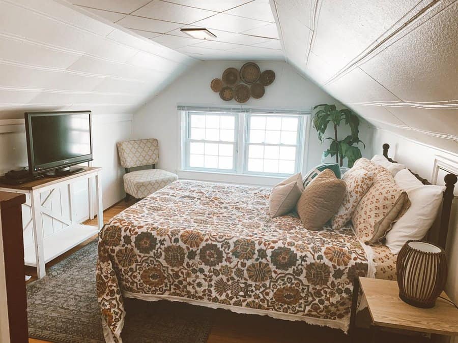 Diy Attic Bedroom Ideas Emcopsey