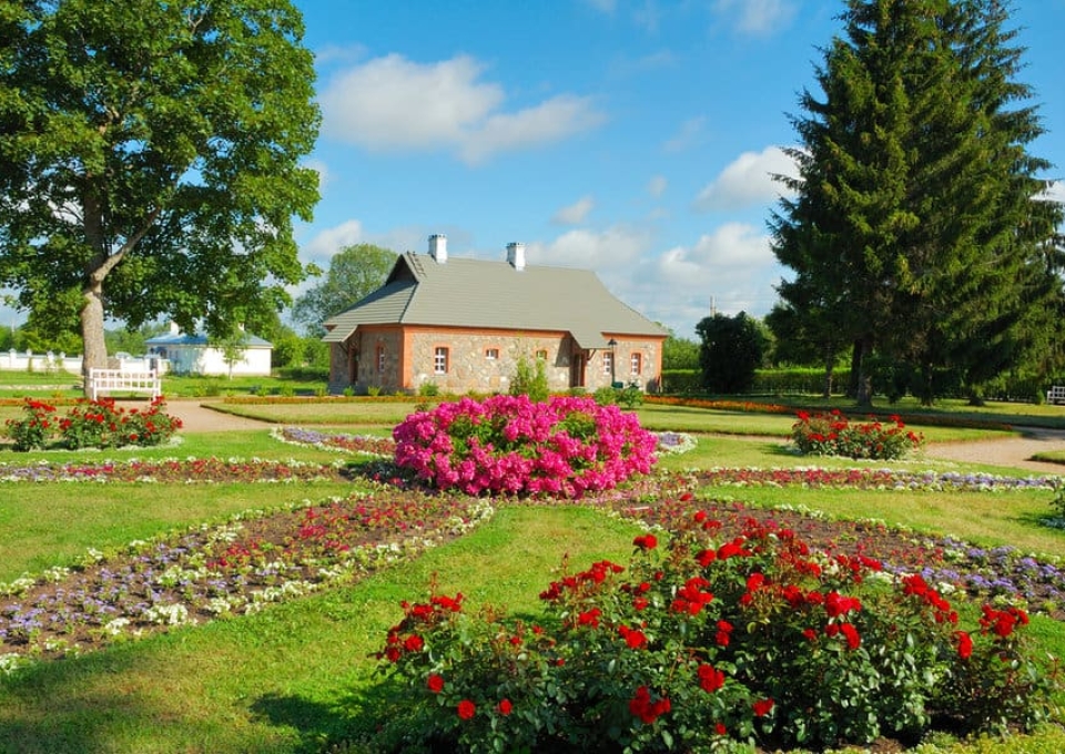 Flower Landscaping Ideas For Front Of House