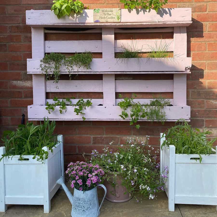 Garden Pallet Wall Ideas Barn Owls And Butterflies