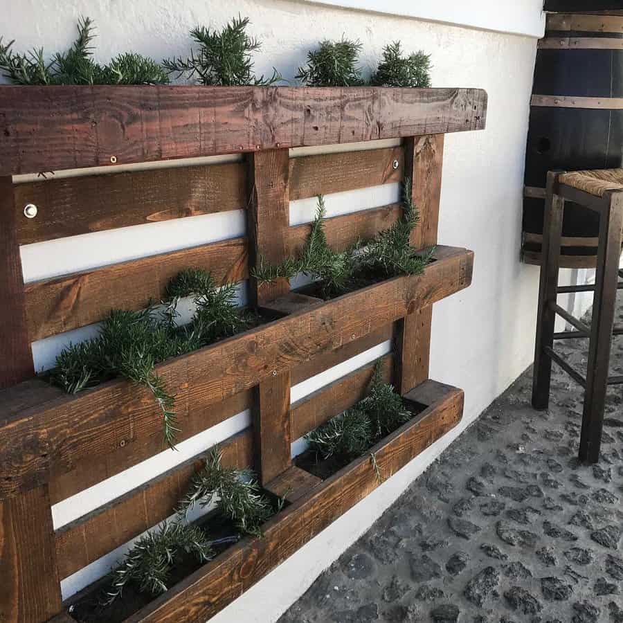 Garden Pallet Wall Ideas Jardina Homes