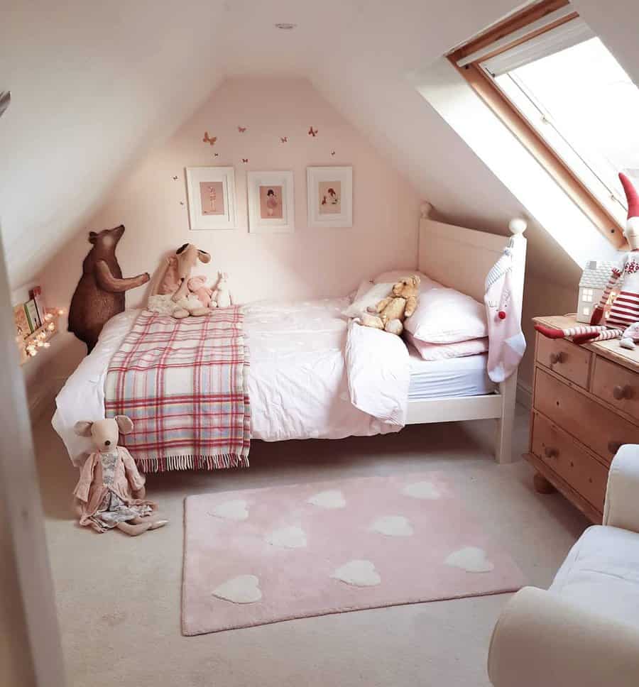 Girls Attic Bedroom Ideas Abonnielifeinthecountry