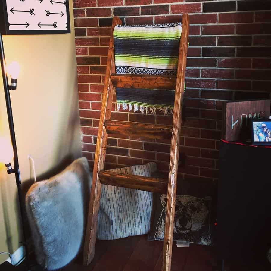 Ladder Blanket Storage Ideas Jakesellswood