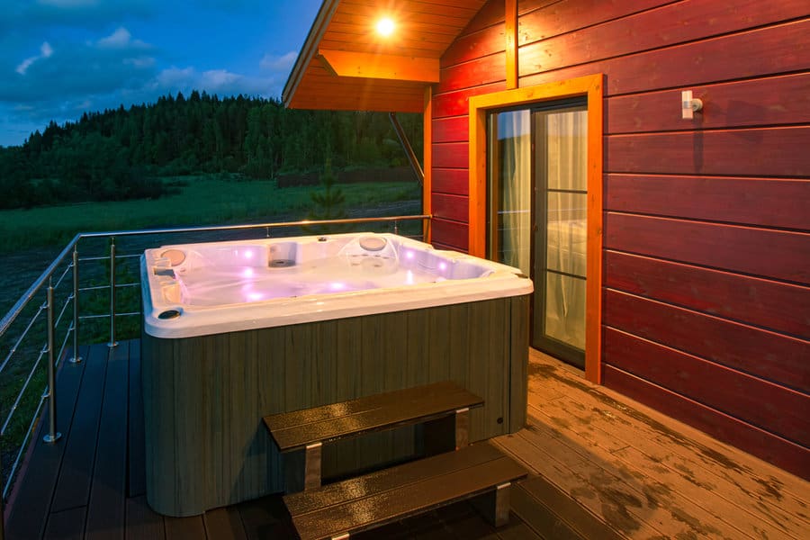 Minimalist Hot Tub Deck Ideas