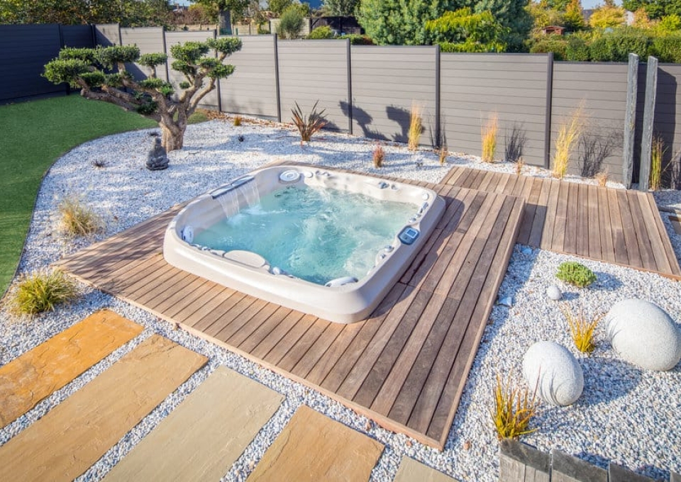 Minimalist Hot Tub Deck Ideas