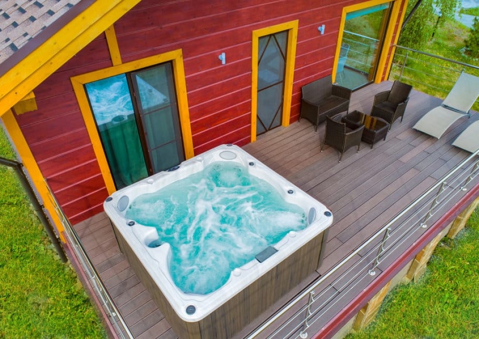 Minimalist Hot Tub Deck Ideas