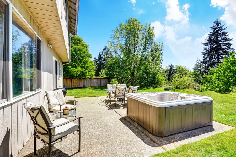 Minimalist Hot Tub Deck Ideas