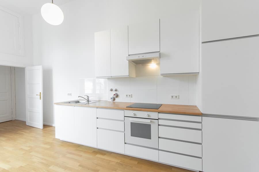 Minimalist White Kitchen Backsplash Ideas