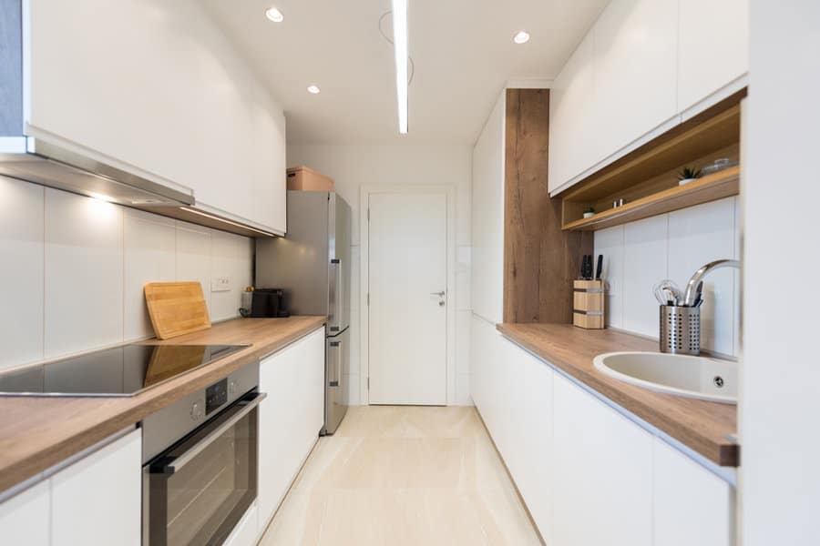 Minimalist White Kitchen Backsplash Ideas