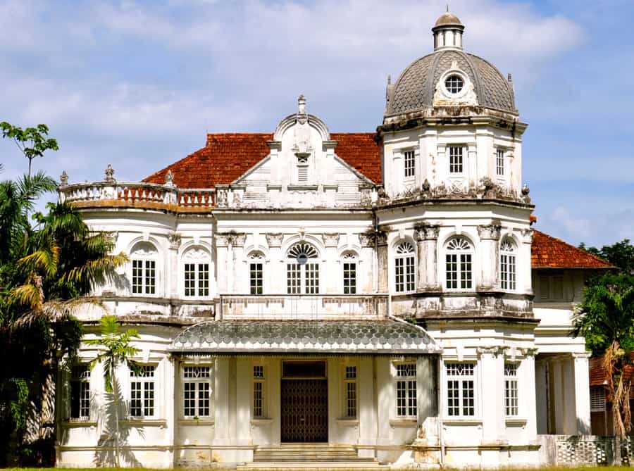 Modern Colonial Style Houses