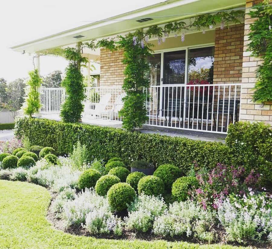 Topiary Landscaping Ideas For Front Of House Murrayboissery