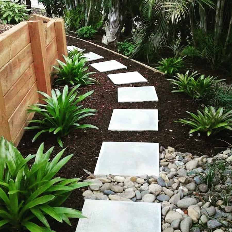 Walkway No Grass Backyard Ideas Kreatecube