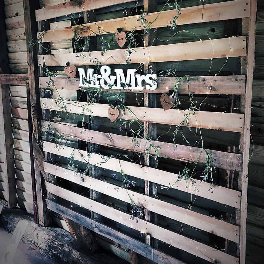 Wedding Pallet Wall Ideas Thebarnsofmc