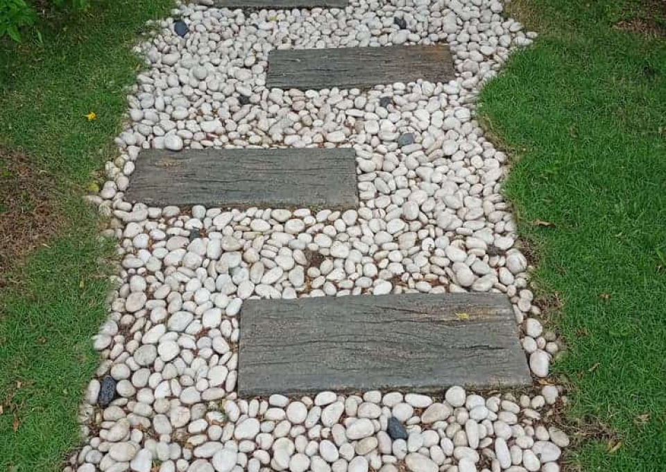 Stepping Stone Sidewalk Ideas